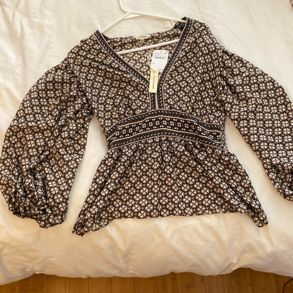 Max Studio long sleeve v neck blouse size S